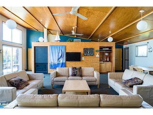 373 Mariners Way, Collingwood, ON - Indoor Photo Showing Living Room