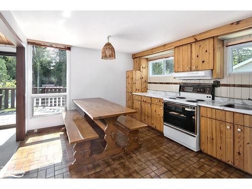 146 Campbell Crescent, The Blue Mountains, ON - Indoor Photo Showing Kitchen