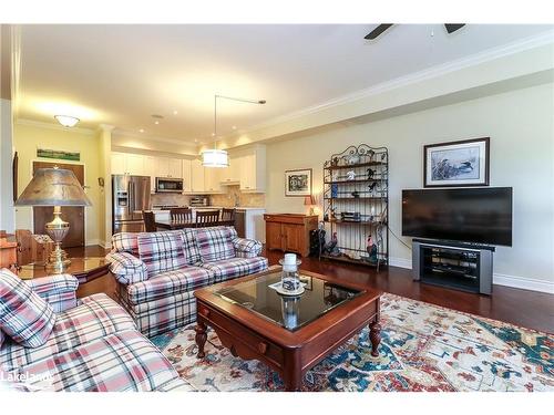 302-27 Beaver Street, Thornbury, ON - Indoor Photo Showing Living Room