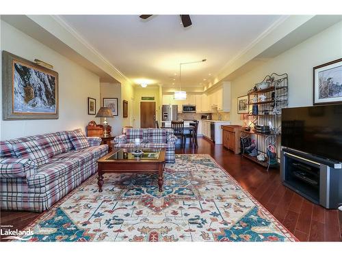 302-27 Beaver Street, Thornbury, ON - Indoor Photo Showing Living Room