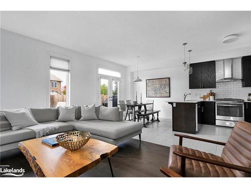 101 Garbutt Crescent, Collingwood, ON - Indoor Photo Showing Living Room