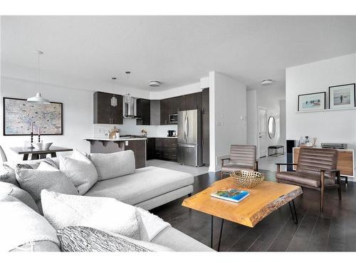 101 Garbutt Crescent, Collingwood, ON - Indoor Photo Showing Living Room