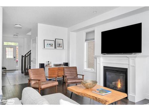 101 Garbutt Crescent, Collingwood, ON - Indoor Photo Showing Living Room With Fireplace