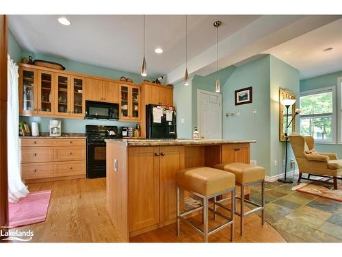 21 47Th Street N, Wasaga Beach, ON - Indoor Photo Showing Kitchen