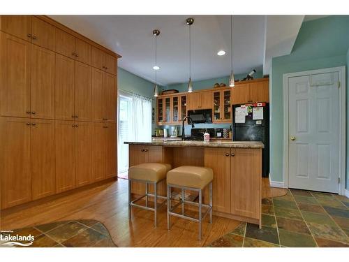 21 47Th Street N, Wasaga Beach, ON - Indoor Photo Showing Kitchen