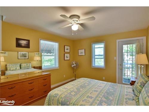 21 47Th Street N, Wasaga Beach, ON - Indoor Photo Showing Bedroom