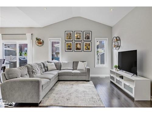 96 Bellisle Road, Penetanguishene, ON - Indoor Photo Showing Living Room