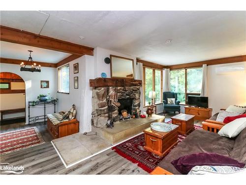 178 Brophy'S Lane, The Blue Mountains, ON - Indoor Photo Showing Living Room With Fireplace