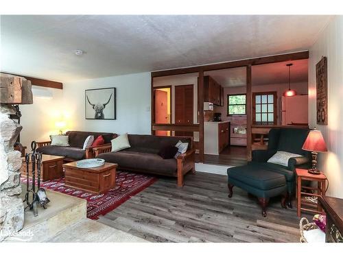 178 Brophy'S Lane, The Blue Mountains, ON - Indoor Photo Showing Living Room