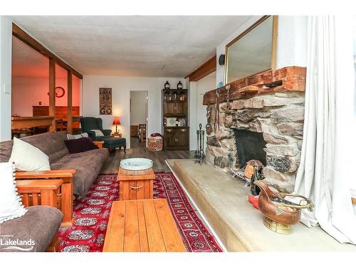 178 Brophy'S Lane, The Blue Mountains, ON - Indoor Photo Showing Living Room With Fireplace