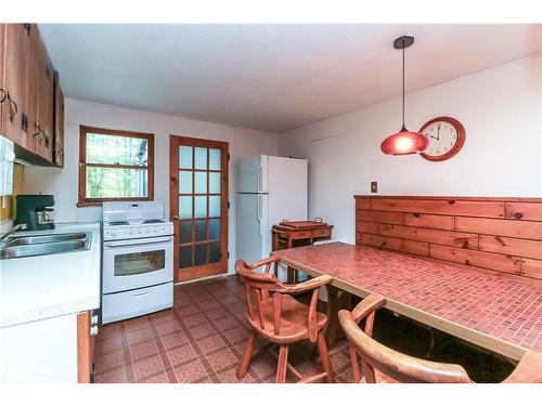 178 Brophy'S Lane, The Blue Mountains, ON - Indoor Photo Showing Kitchen With Double Sink