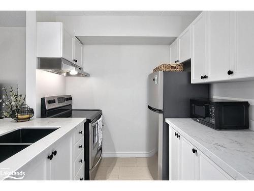 369 Mariners Way, Collingwood, ON - Indoor Photo Showing Kitchen