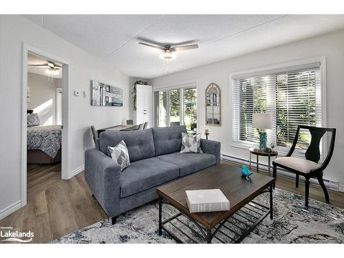 369 Mariners Way, Collingwood, ON - Indoor Photo Showing Living Room