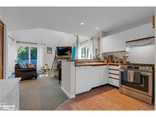 180-49 Trott Boulevard, Collingwood, ON - Indoor Photo Showing Kitchen