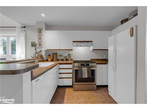 180-49 Trott Boulevard, Collingwood, ON - Indoor Photo Showing Kitchen