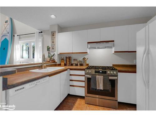 180-49 Trott Boulevard, Collingwood, ON - Indoor Photo Showing Kitchen With Double Sink