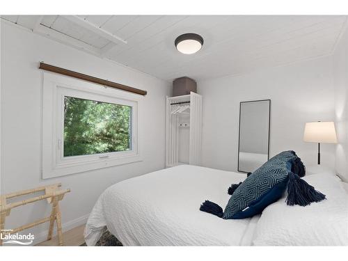 3716 Brunel Road, Lake Of Bays, ON - Indoor Photo Showing Bedroom