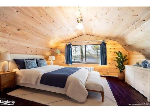 3716 Brunel Road, Lake Of Bays, ON - Indoor Photo Showing Bedroom