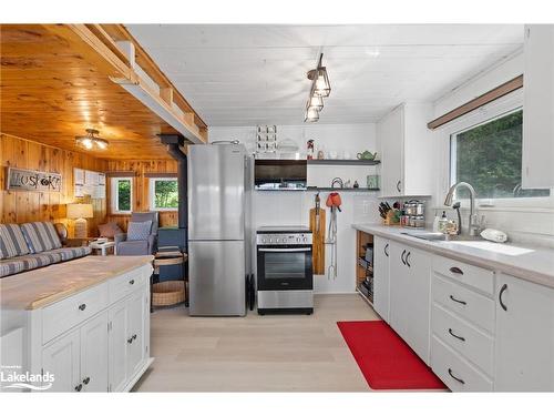 3716 Brunel Road, Lake Of Bays, ON - Indoor Photo Showing Kitchen