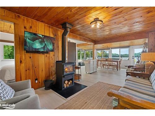 3716 Brunel Road, Lake Of Bays, ON - Indoor Photo Showing Living Room