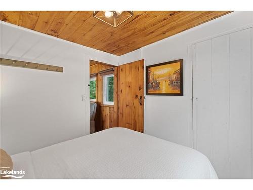 3716 Brunel Road, Lake Of Bays, ON - Indoor Photo Showing Bedroom