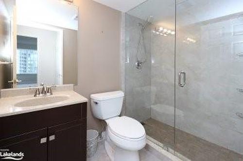 606-23 Hollywood Avenue, Toronto, ON - Indoor Photo Showing Bathroom