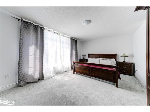 43 Autumn Drive, Wasaga Beach, ON - Indoor Photo Showing Bedroom