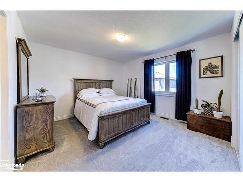 43 Autumn Drive, Wasaga Beach, ON - Indoor Photo Showing Bedroom