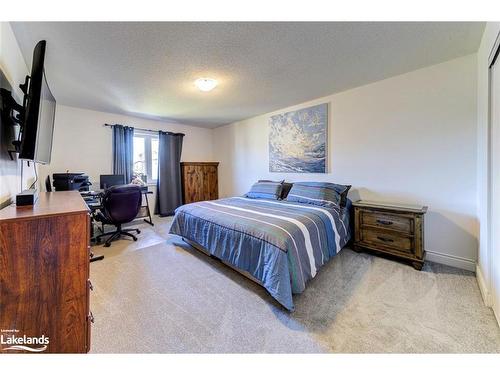 43 Autumn Drive, Wasaga Beach, ON - Indoor Photo Showing Bedroom