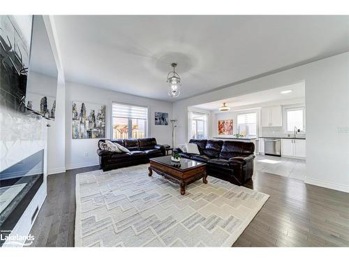 43 Autumn Drive, Wasaga Beach, ON - Indoor Photo Showing Living Room