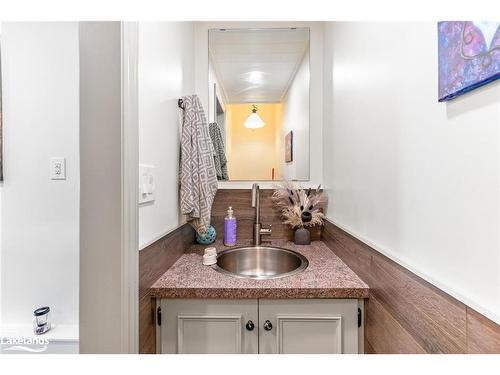 170 Muskoka Road N, Gravenhurst, ON - Indoor Photo Showing Bathroom