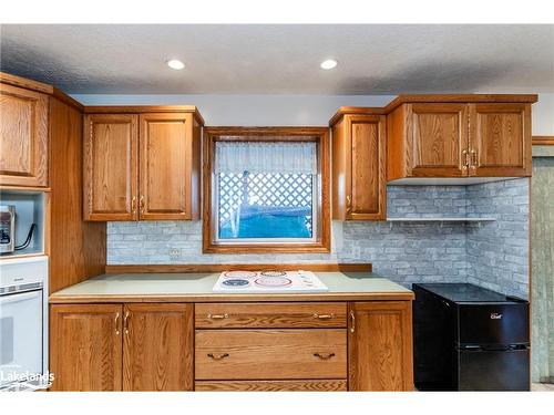 326 Lafontaine Road W, Tiny, ON - Indoor Photo Showing Kitchen