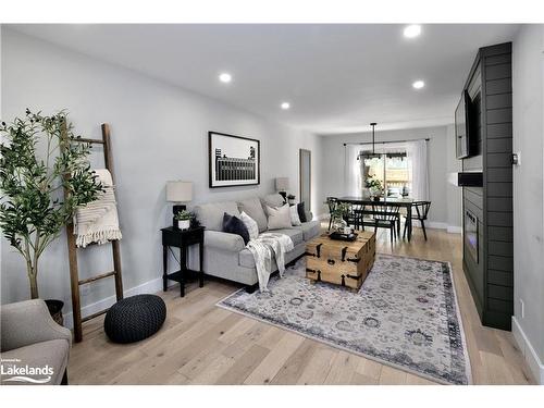 18 Godden Street, Collingwood, ON - Indoor Photo Showing Living Room