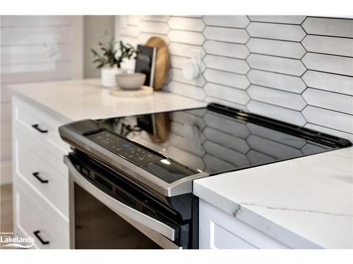 18 Godden Street, Collingwood, ON - Indoor Photo Showing Kitchen