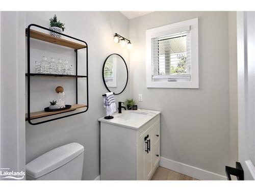 18 Godden Street, Collingwood, ON - Indoor Photo Showing Bathroom