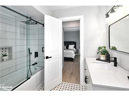 18 Godden Street, Collingwood, ON - Indoor Photo Showing Bathroom