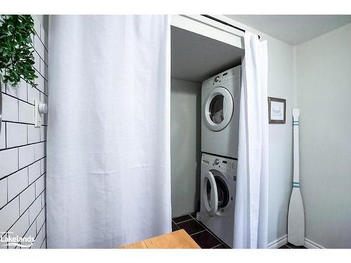 18 Godden Street, Collingwood, ON - Indoor Photo Showing Laundry Room