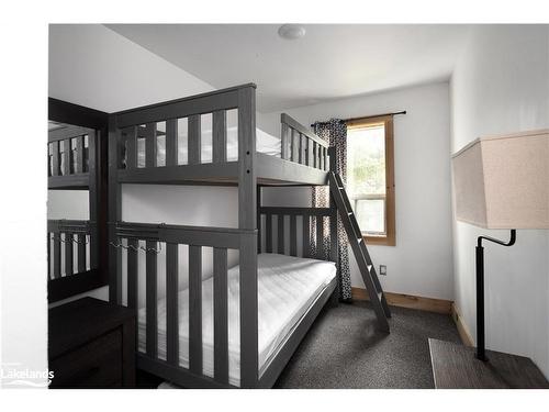 210 Arlberg Crescent, The Blue Mountains, ON - Indoor Photo Showing Bedroom