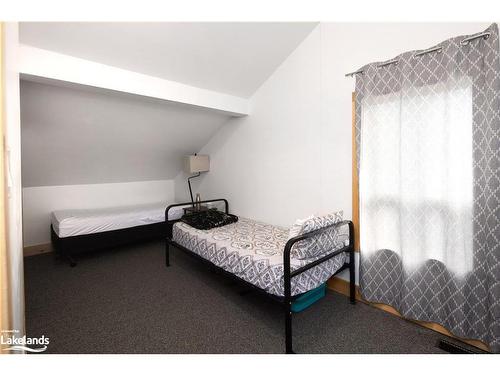 210 Arlberg Crescent, The Blue Mountains, ON - Indoor Photo Showing Bedroom