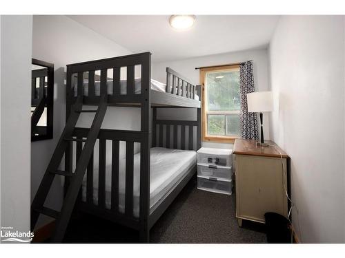 210 Arlberg Crescent, The Blue Mountains, ON - Indoor Photo Showing Bedroom