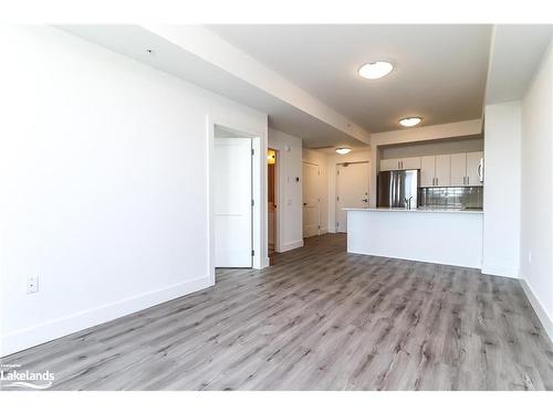 504-4 Kimberly Lane, Collingwood, ON - Indoor Photo Showing Kitchen