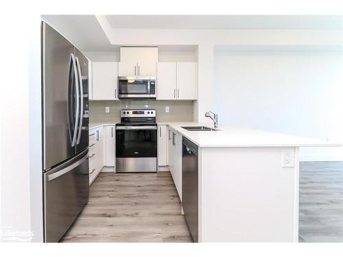 504-4 Kimberly Lane, Collingwood, ON - Indoor Photo Showing Kitchen With Double Sink