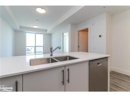 504-4 Kimberly Lane, Collingwood, ON - Indoor Photo Showing Kitchen