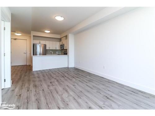 504-4 Kimberly Lane, Collingwood, ON - Indoor Photo Showing Kitchen