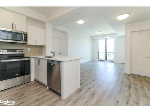 505-4 Kimberly Lane, Collingwood, ON - Indoor Photo Showing Kitchen With Double Sink