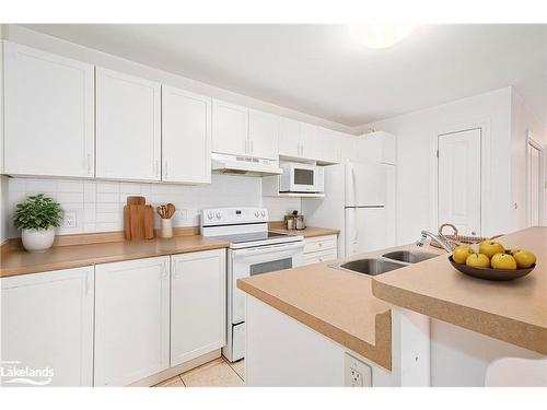 103-435 Walnut Street, Collingwood, ON - Indoor Photo Showing Kitchen With Double Sink