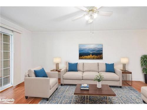 103-435 Walnut Street, Collingwood, ON - Indoor Photo Showing Living Room