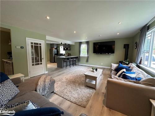 45 Lombard Street, Meaford, ON - Indoor Photo Showing Living Room