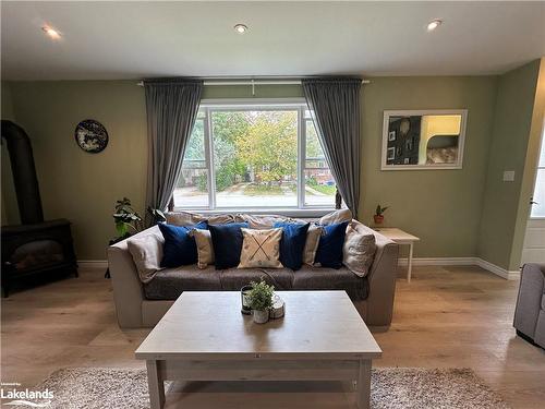 45 Lombard Street, Meaford, ON - Indoor Photo Showing Living Room