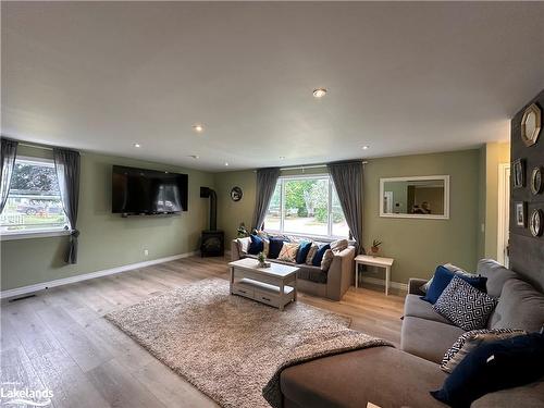 45 Lombard Street, Meaford, ON - Indoor Photo Showing Living Room